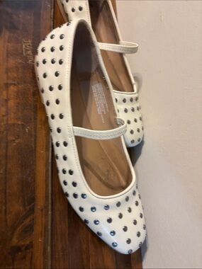 White Stud-Embellished Mary Jane Flats for Women size 10 super comfy